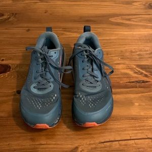 ALTRA paradigm 5 zero drop shoes